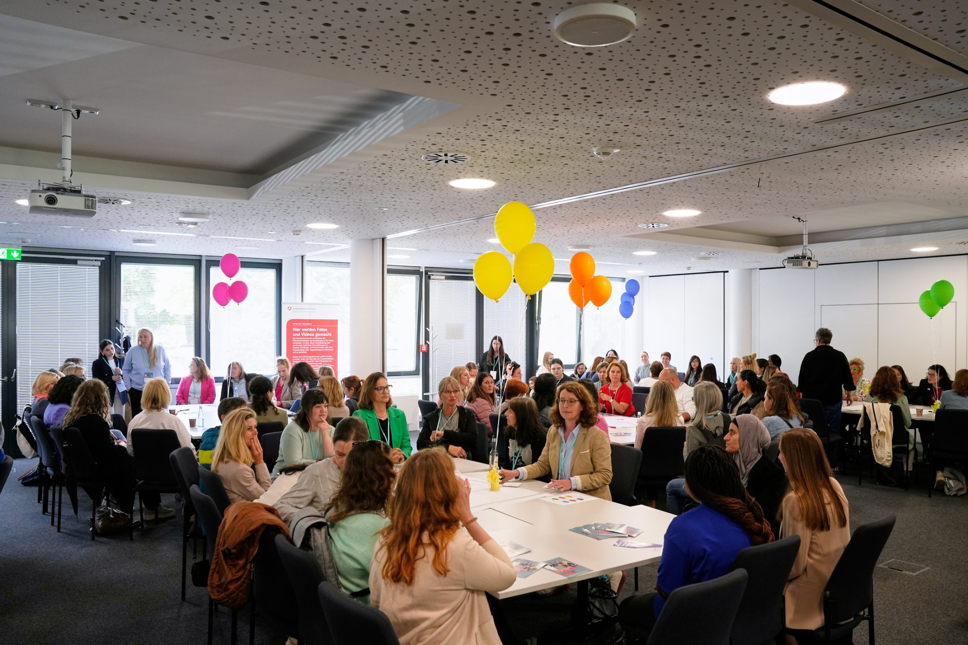 Unternehmen sucht Frau 2025 - Diskussion und Netzwerken an den Round Tables