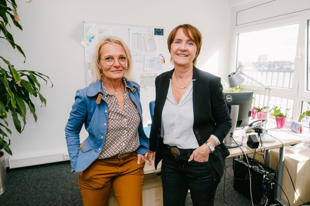 Lilly Fleck und Dagmar Thomas von der Servicestelle betriebliche Kinderbetreuung der Zukunftswerkstatt Düsseldorf