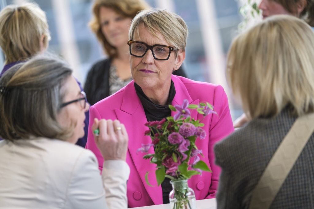 Intensives Networking in kleinen Gesprächsrunden: Jeweils drei Gründerinnen tauschten sich mit einer Unternehmerin aus, bevor die Gesprächspartnerinnen wechselten.
