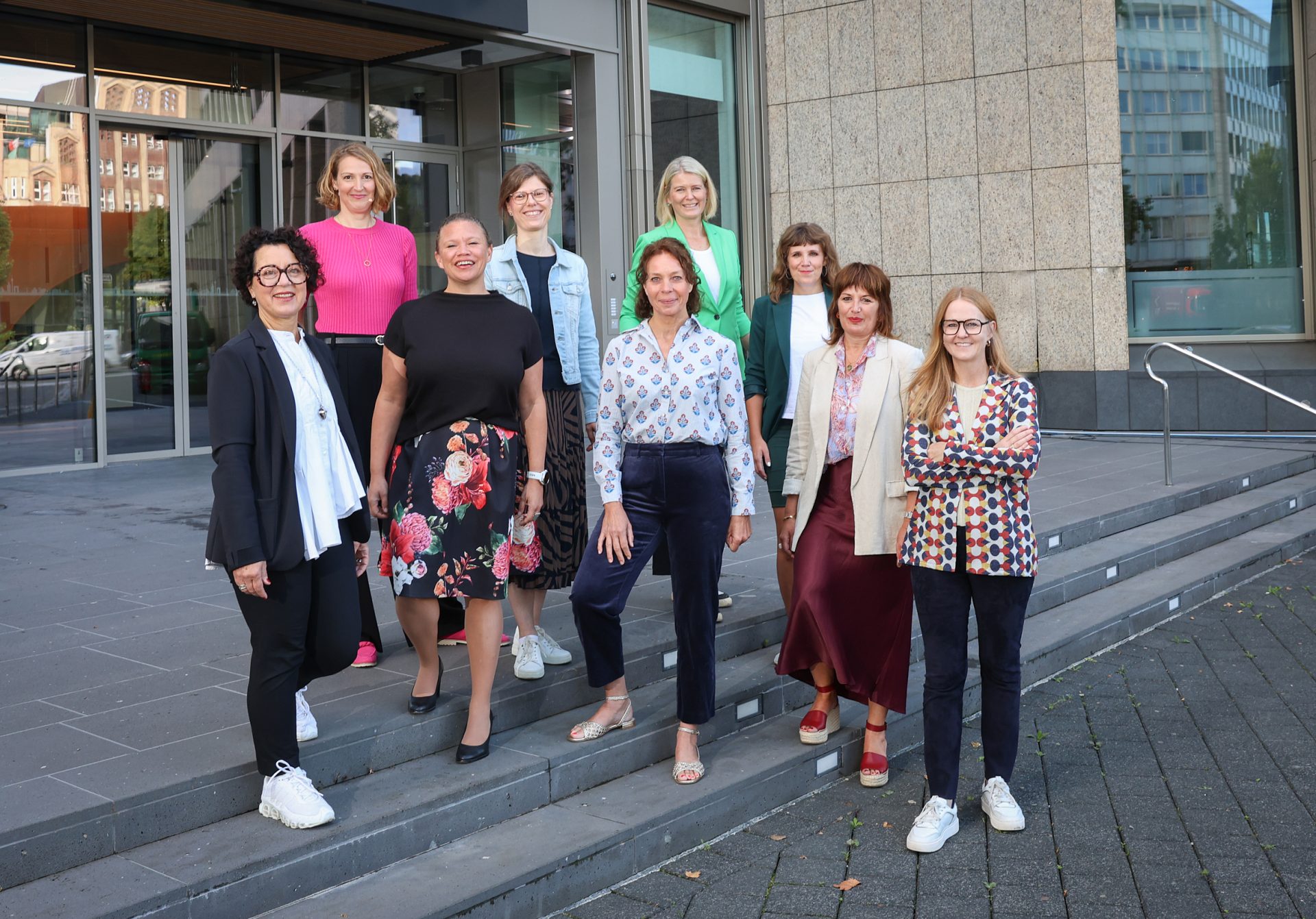 Gruppenfoto Speakerinnen beim 13. Frauen-Wirtschaftsforum in Düsseldorf